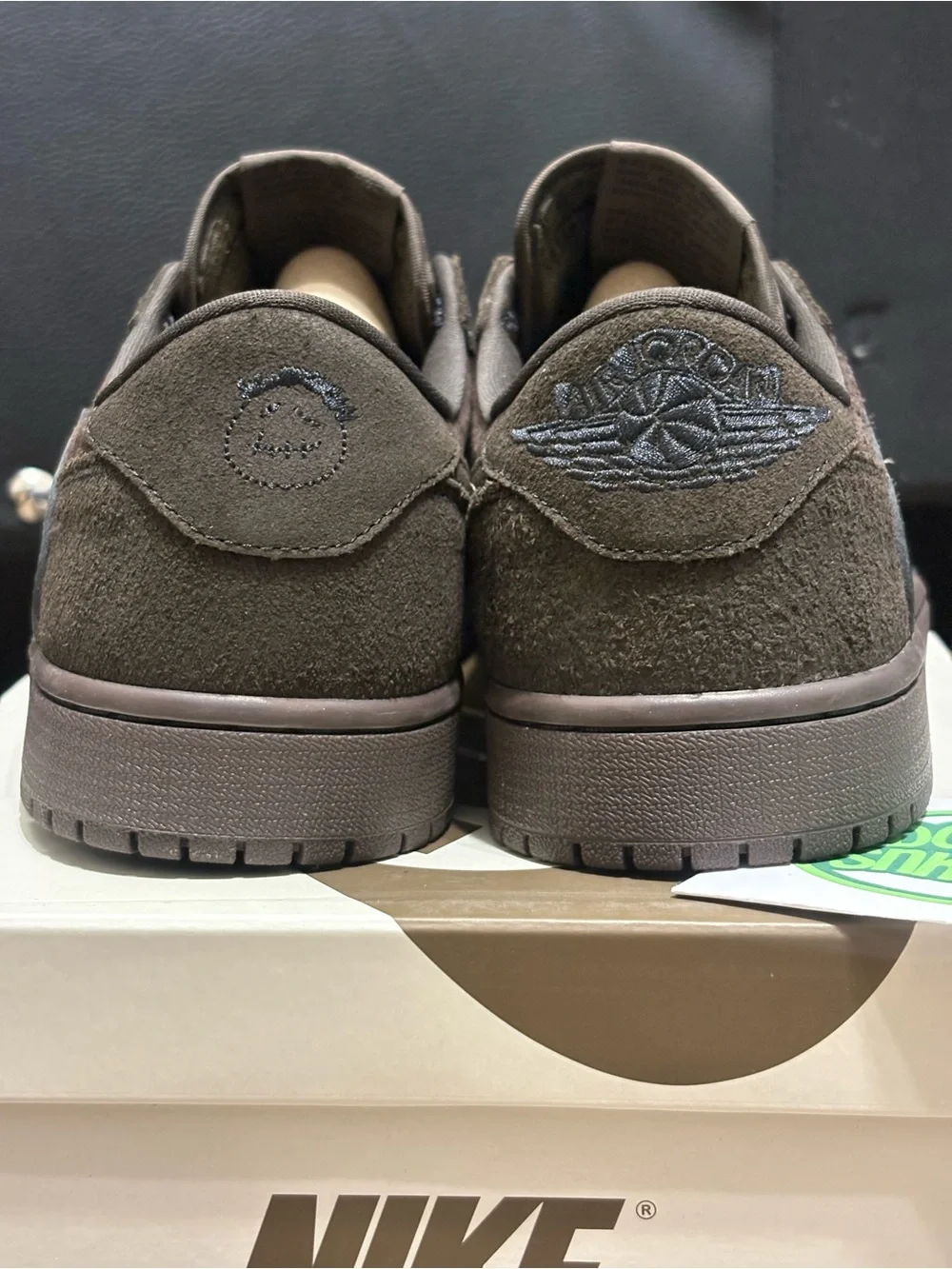 Jordan 1 low × Travis Scott Velvet Brown